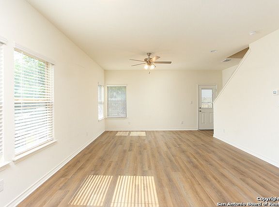 3rd image of 827 FLORIDA