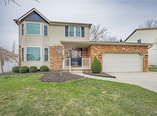 10 Cherrywood Dr, Cheektowaga, NY 14227