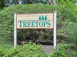 279 Treetop Circle, Nanuet, NY 10954