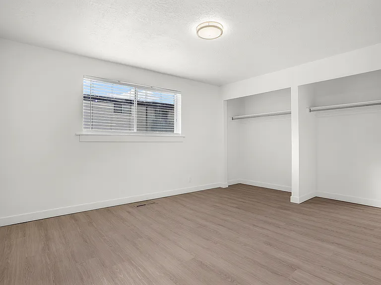 White Pines Apts — Photo 7