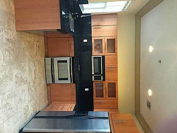 3rd image of 809 SE 18th Ct