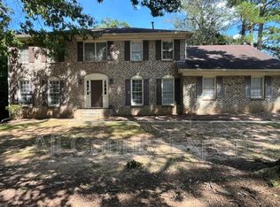 2300 Fenhurst Pl, Dunwoody, GA 30338