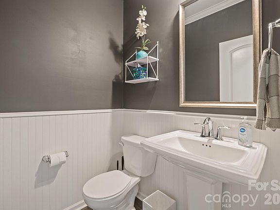5th image of 4015 Huntley Glen Dr