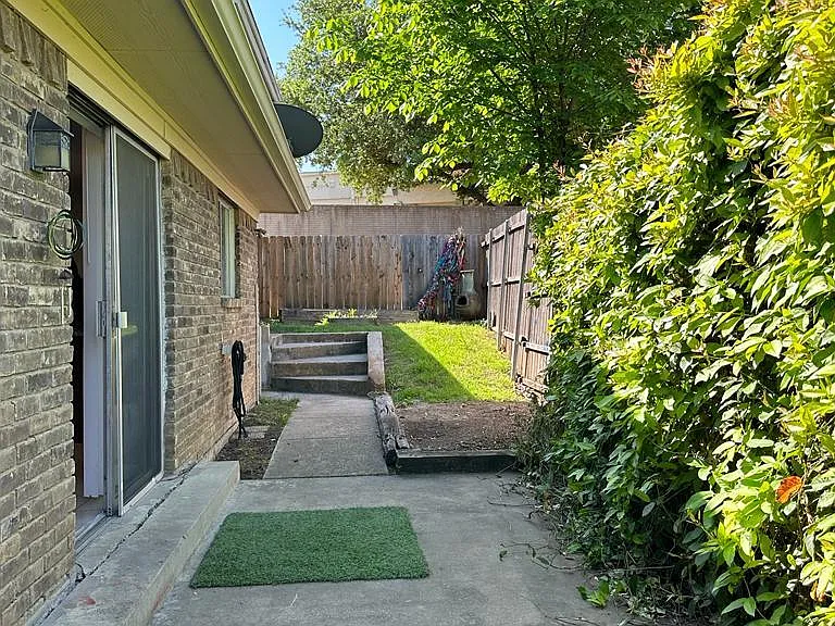 2818 Golfing Green Dr — Photo 23