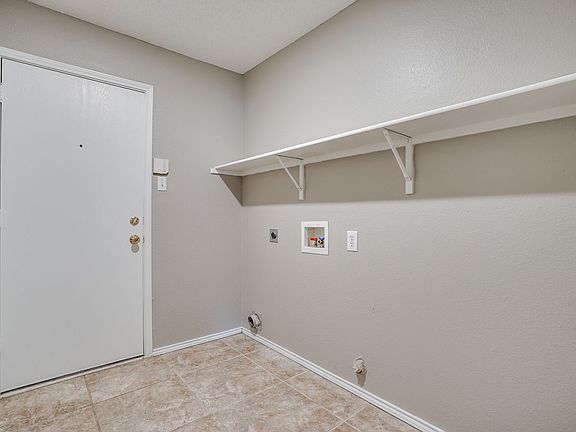 3rd image of 5504 Comanche Wells Dr