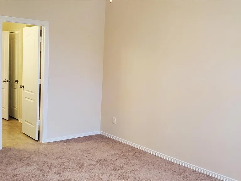 2530 Remembrance Cir — Photo 13