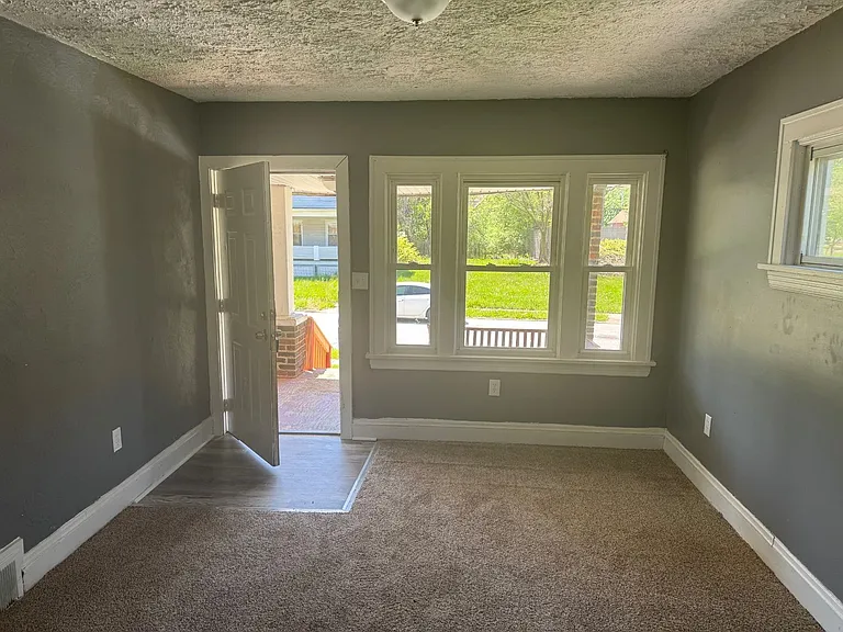 11115 Notre Dame Ave — Photo 11