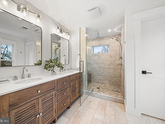 5th image of 607 Johnston Pl