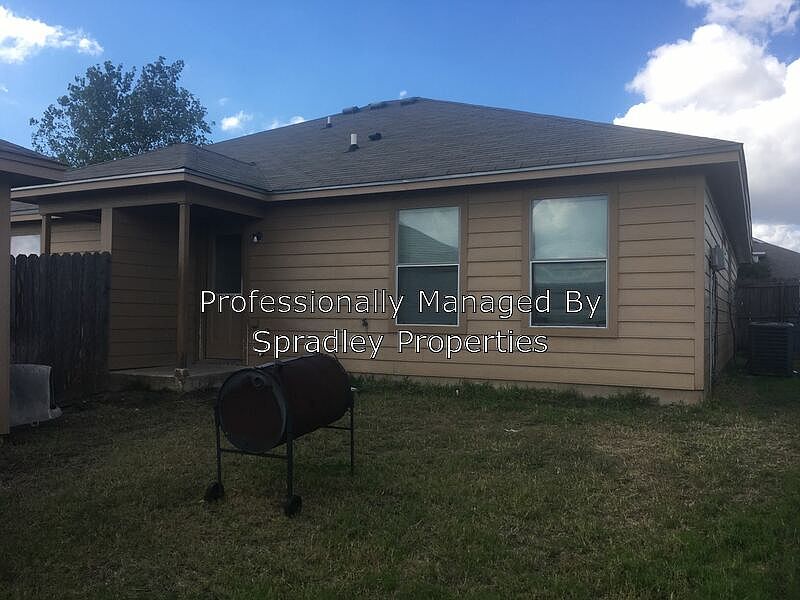 2nd image of 609B Moody Ln