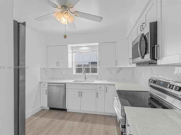 9075 SW 48th Ter — Photo 11