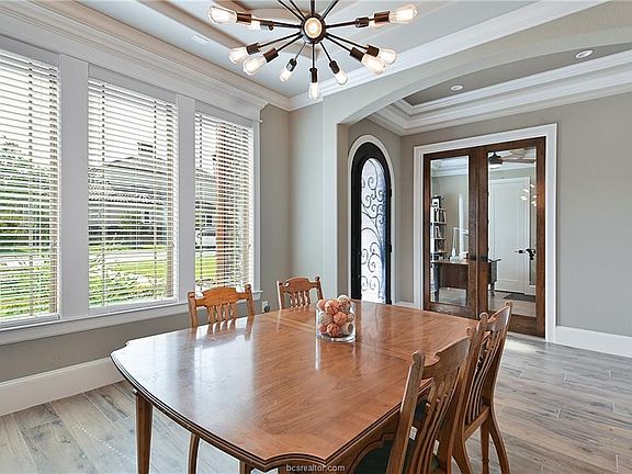 4th image of 1303 Quarry Oaks Dr