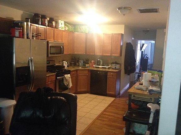 3rd image of 552 N 11th St Floor 2
