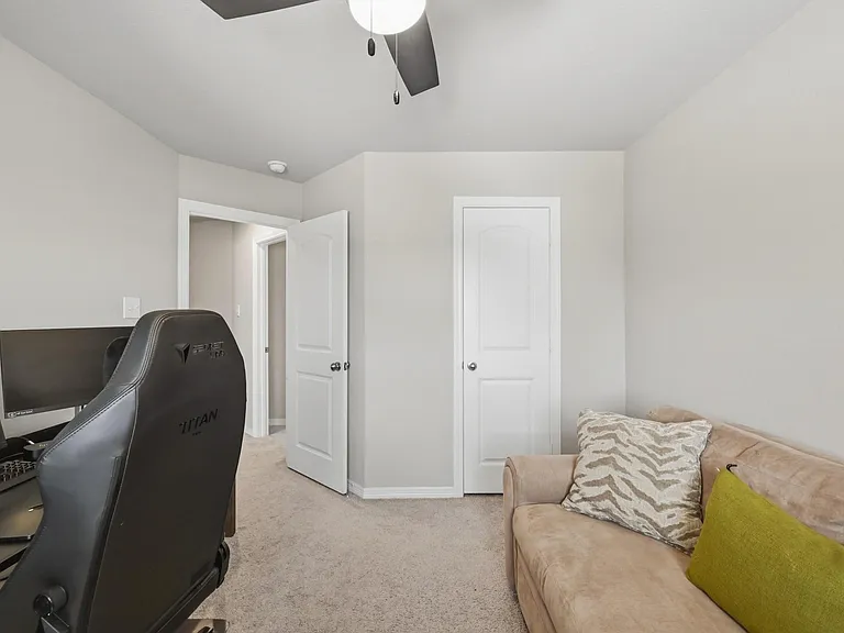 8050 Scanlan Trce — Photo 23