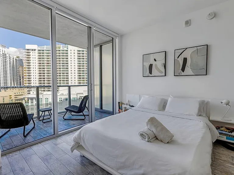 1300 Brickell Bay Dr #2713 — Photo 5