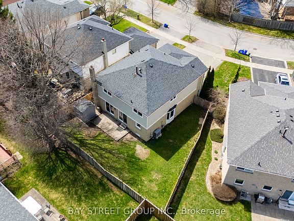 2nd image of 33 Winborne Rd