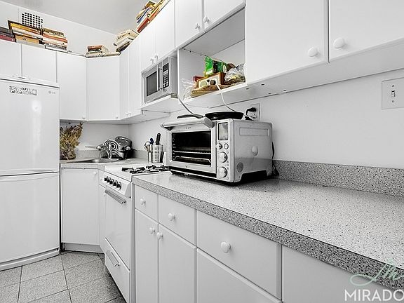 5th image of 340 W 84th St #3B
