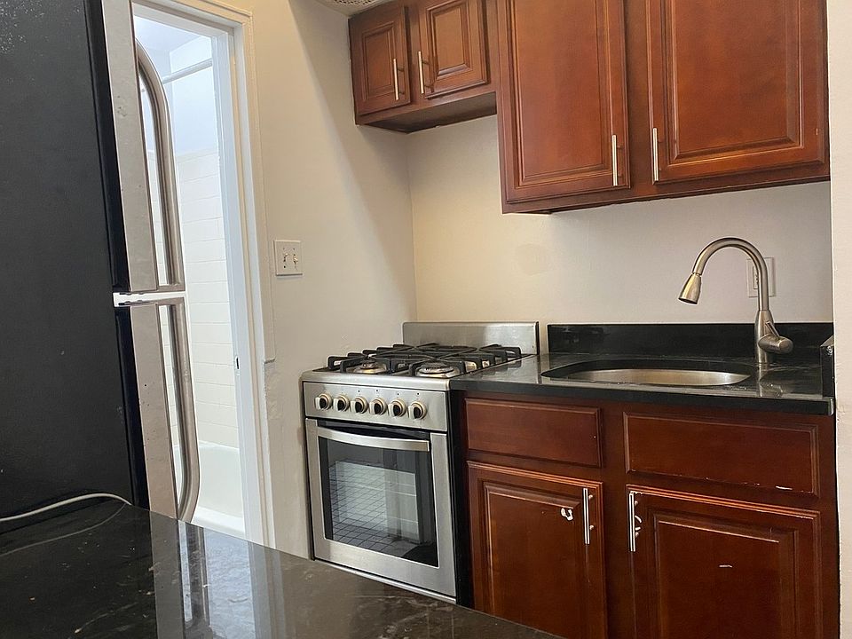 1st image of 212 W 79th St #2A2