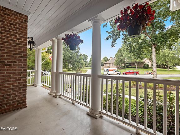 3rd image of 9100 Steinbeck Ln