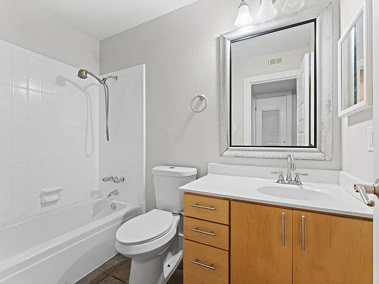 3815 Guadalupe St #303 — Photo 16