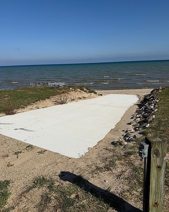 1st image of 3690 Lakeshore Rd