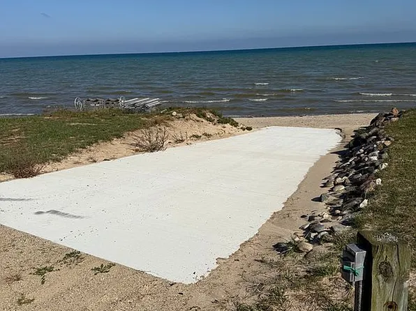 3690 Lakeshore Rd, Deckerville, MI 48427