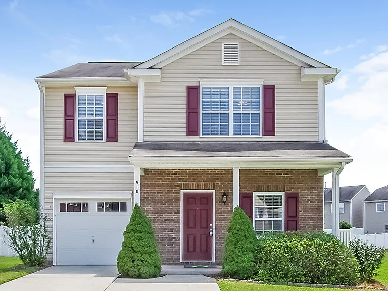 910 Willow Wind Dr — Photo 1