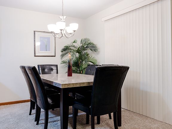 5th image of 4241 Lindenwood Dr APT E