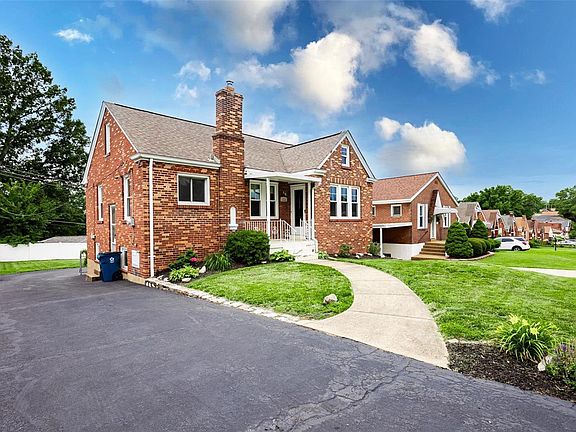 3rd image of 9426 Alpine Dr