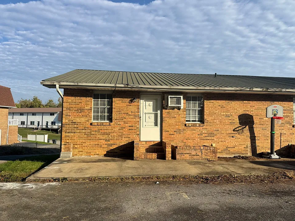 600 Crestview Dr