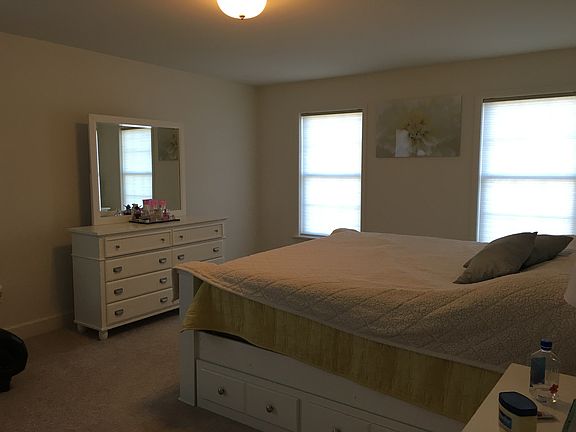 4th image of 1 Antoinette Ln