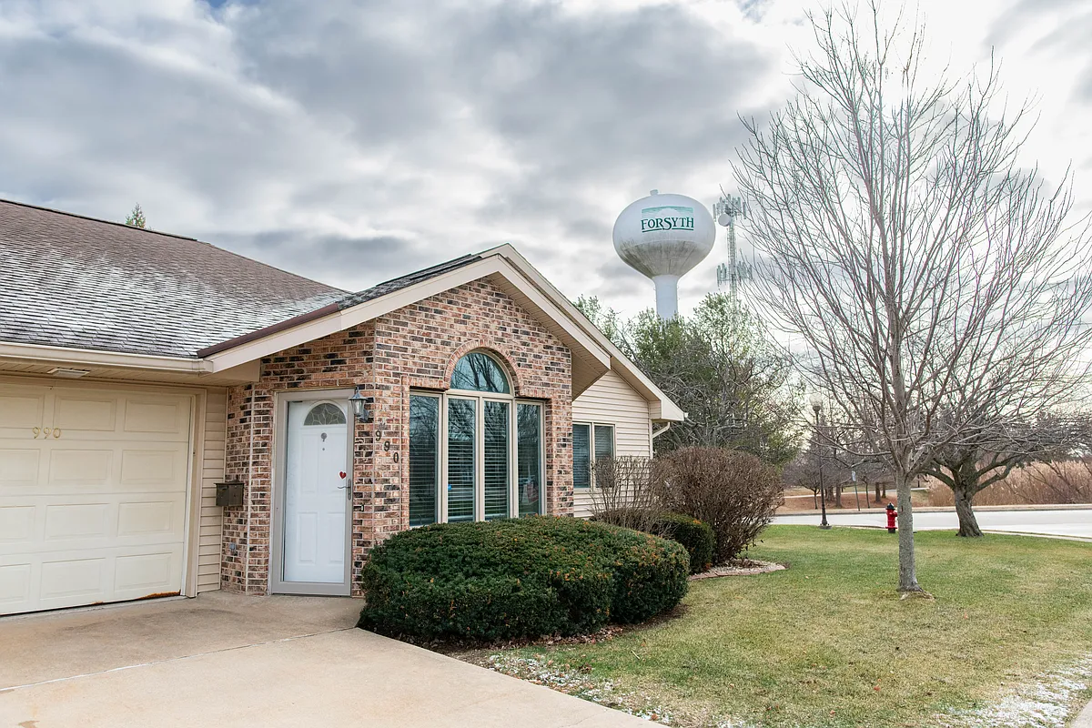 Building Photo - 990 Hope Dr