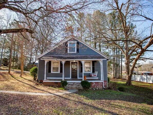 805 W 2nd St, Chase City, VA 23924