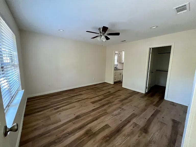 1536 N Broughton St — Photo 8