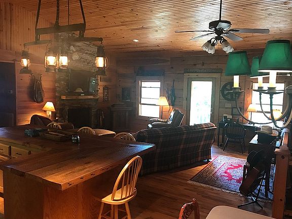 4th image of 394 Horseshoe Bend Ln