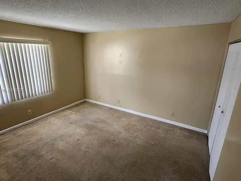 6334 NW 170th Ln — Photo 7