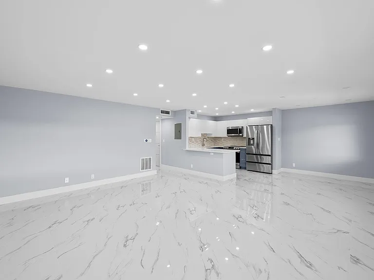 1400 NE 54th St #107 — Photo 3