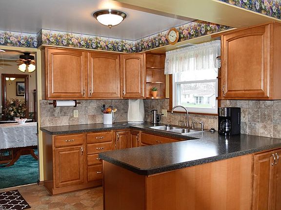 5th image of 426 Whitman Blvd