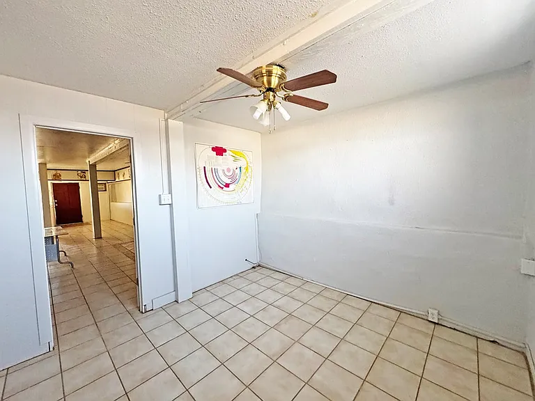 504 E Ave E #3 — Photo 11