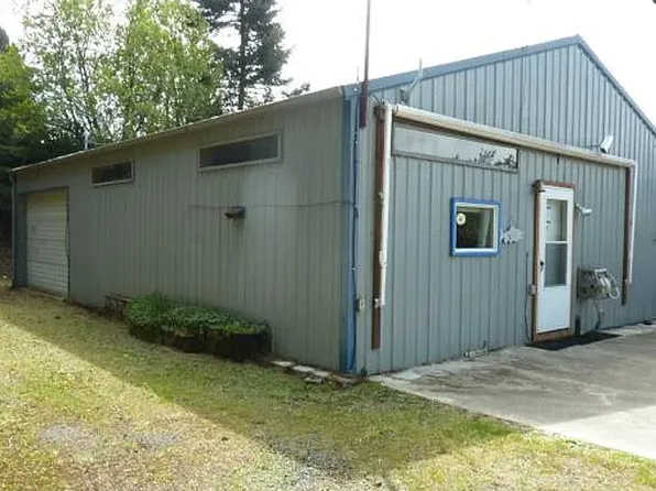 700 N 8th St, Lakeside, OR 97449