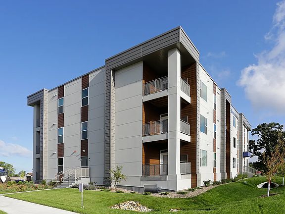 4th image of 1721 3rd St SW APT 210