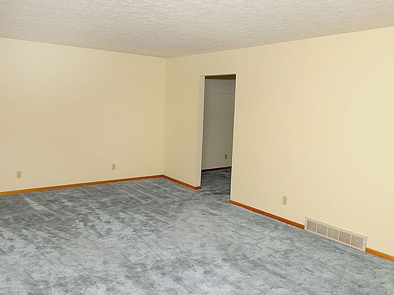 3rd image of 4 Orchard Ln