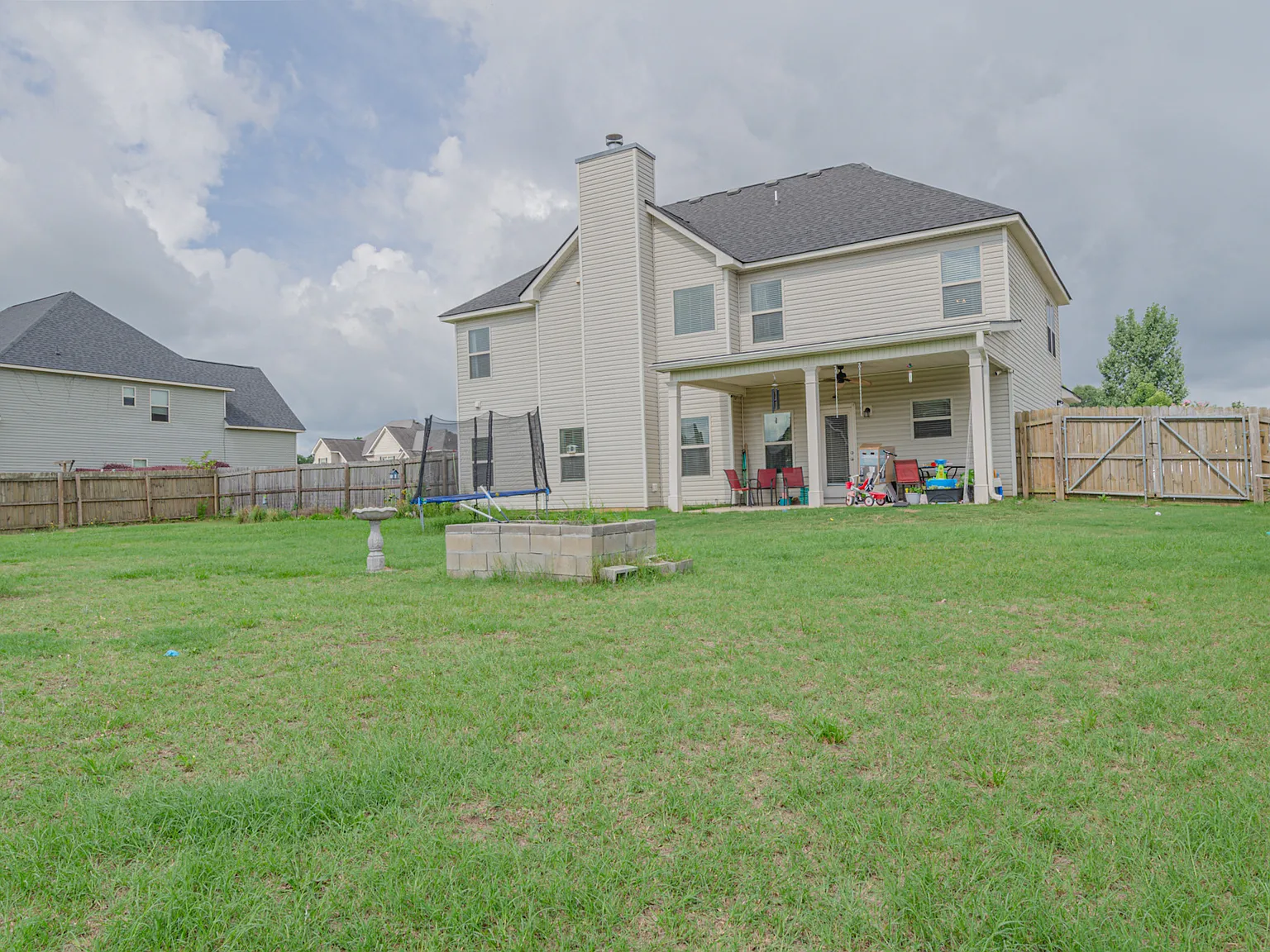4 bed, 2682 sqft, $2,200 — Photo 2