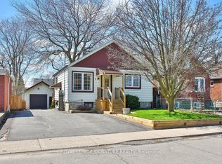 8 Wolcott Ave, Toronto, ON M1L 4K1