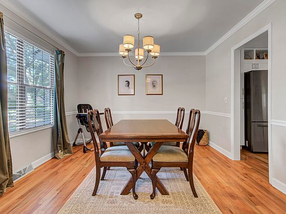 4th image of 218 Smythe Dr