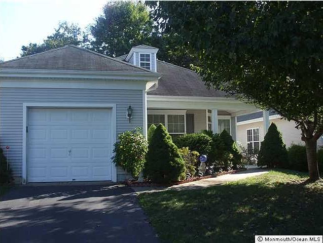 1st image of 28 Silverwoods Dr