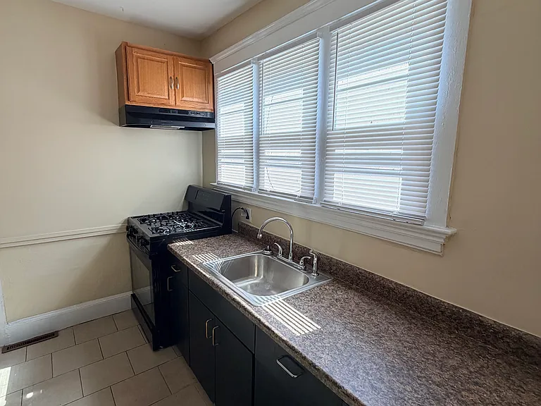 703 George St — Photo 7