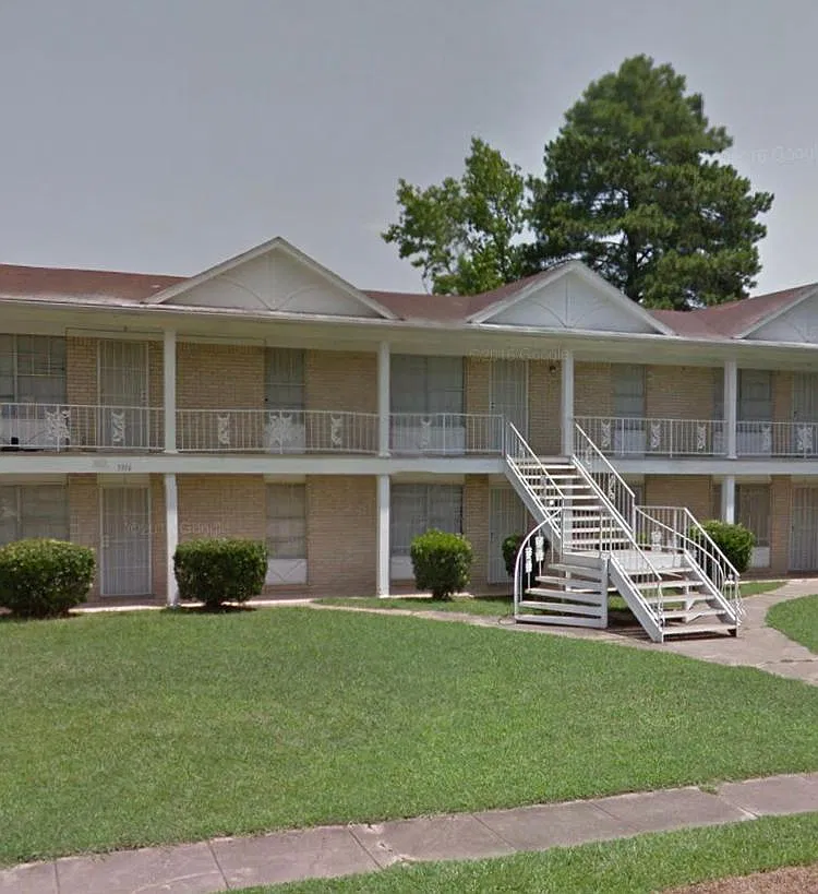 5916 Valley Dr — Photo 1