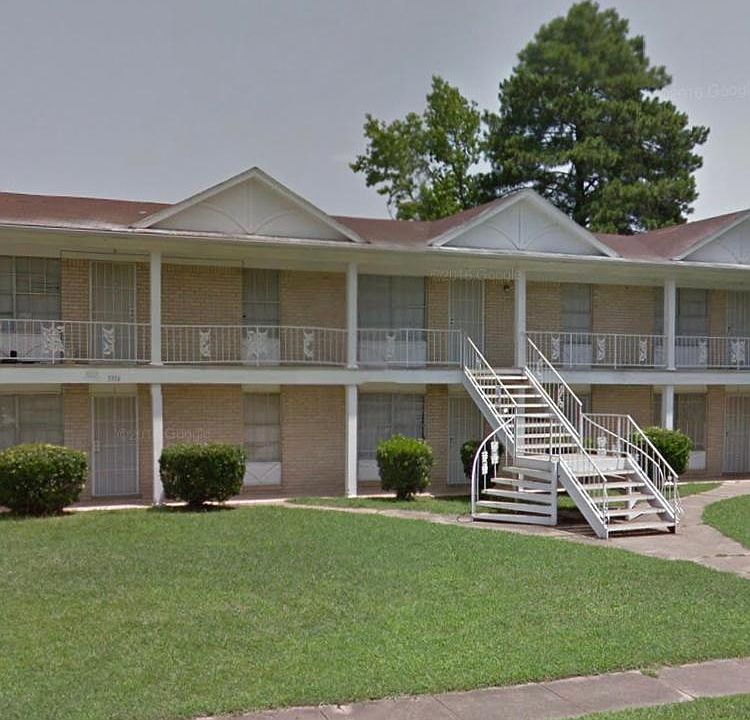 1st image of 5916 Valley Dr