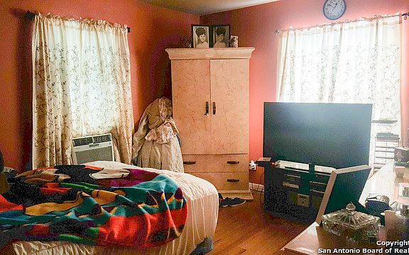 5th image of 4923 Irma Ave