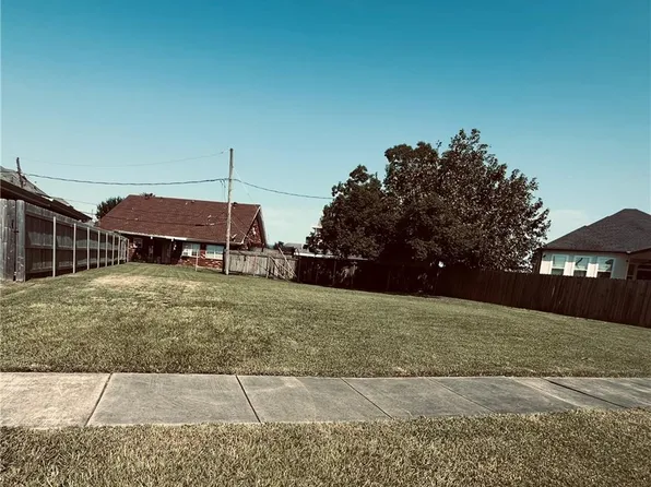 2820 Creely Dr, Chalmette, LA 70043